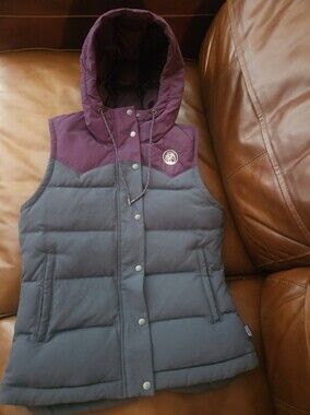 Patagonia Bivy Quilted Hooded Puffer Vest in Plum and Charcoal SMALL Like New